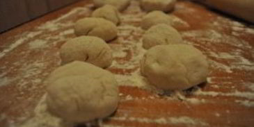 манты в скороварке