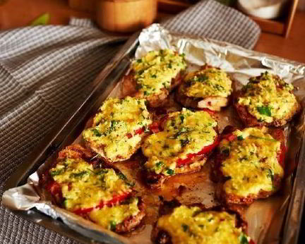 Быстрая свинина по-французски в духовке