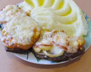 Мясо по-французски из говядины с грибам в духовке