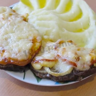 Мясо по-французски из говядины с грибам в духовке