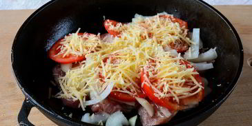 мясо по-французски из свинины с помидорами