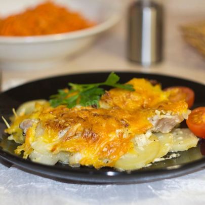 Мясо по-французски классически в духовке с картошкой