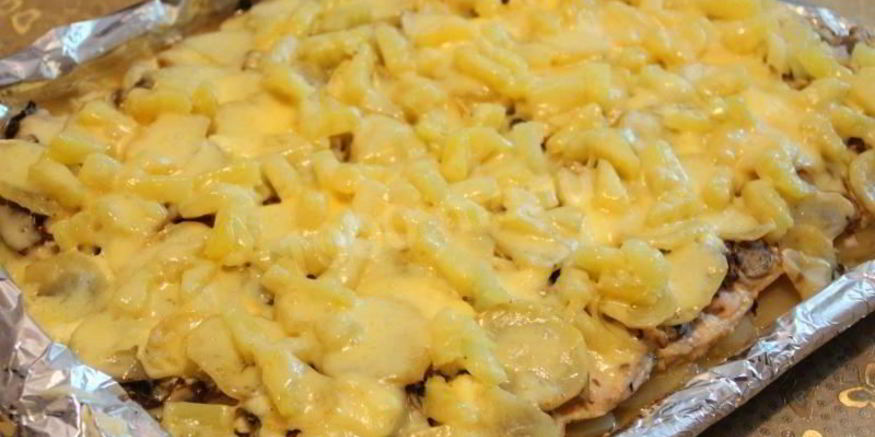 Рецепт мяса по-французски с ананасами и картошкой в духовке