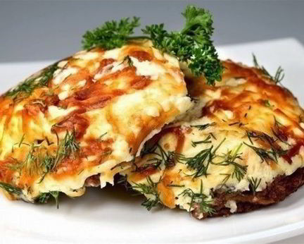 Мясо по-французски с грибами и помидорами