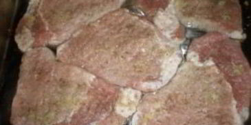 мясо по-французски с грибами и помидорами