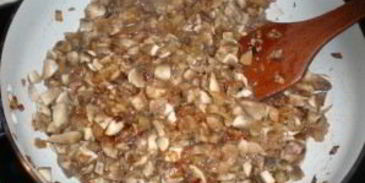 мясо по-французски с грибами и помидорами