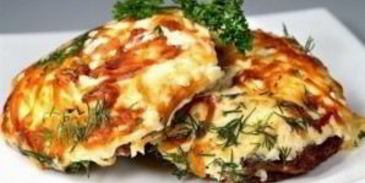 мясо по-французски с грибами и помидорами