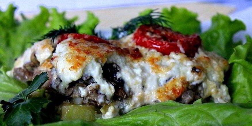 Рецепт мяса по-французски с грибами и сыром