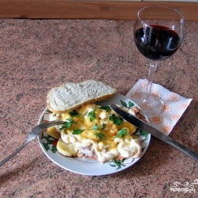 Мясо по-французски с картофелем и помидорами