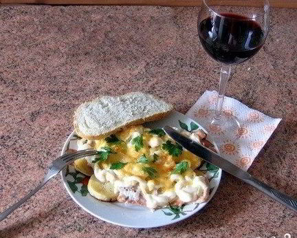 Мясо по-французски с картофелем и помидорами