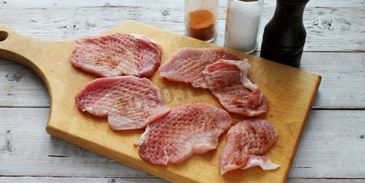 мясо по-французски с сыром и помидорами в духовке