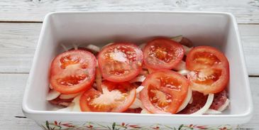 мясо по-французски с сыром и помидорами в духовке