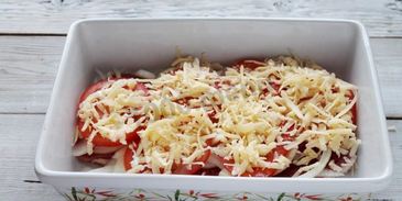 мясо по-французски с сыром и помидорами в духовке