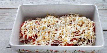 мясо по-французски с сыром и помидорами в духовке