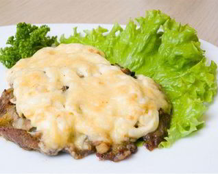 Мясо по-французски с сыром