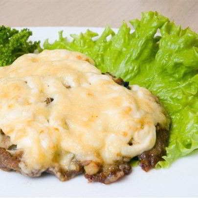 Мясо по-французски с сыром