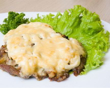 Мясо по-французски с сыром
