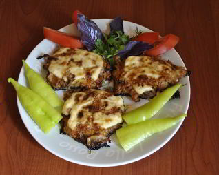 Мясо по-французски со свининой и грибами