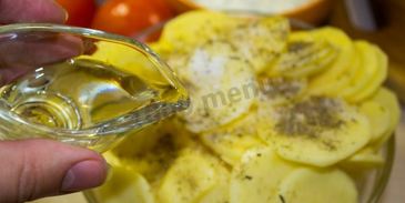 мясо свинины по-французски с помидорами картошкой сыром