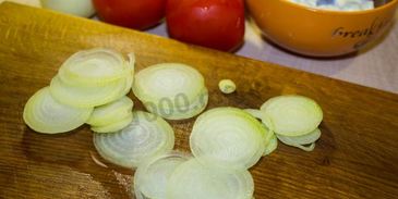 мясо свинины по-французски с помидорами картошкой сыром