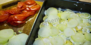 мясо свинины по-французски с помидорами картошкой сыром