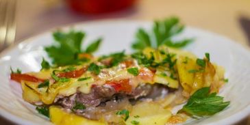 мясо свинины по-французски с помидорами картошкой сыром