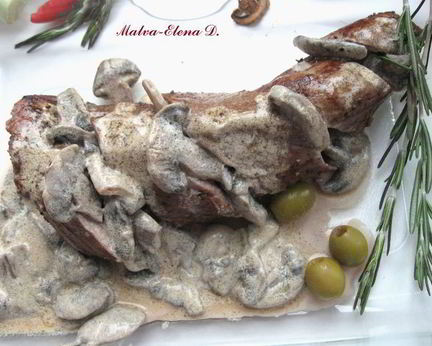 Сочная телячья вырезка по-французски с шампиньонами