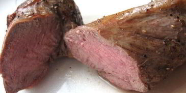 сочная телячья вырезка по-французски с шампиньонами