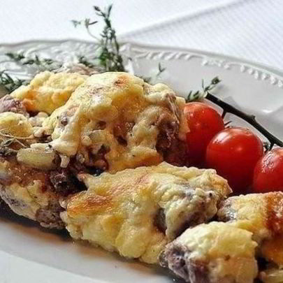 Свиная шейка с пармезаном запеченная по-французски