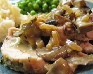 Свиная вырезка с грибным соусом по-французски