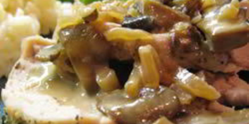 Рецепт свиной вырезки с грибным соусом по-французски