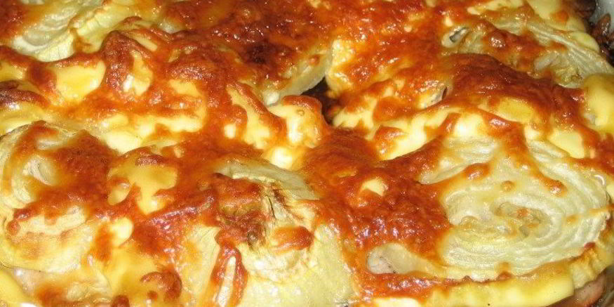 Рецепт свинины по-французски с сыром и луком