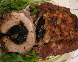 Буженина фаршированная черносливом в фольге