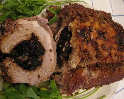 Буженина фаршированная черносливом в фольге