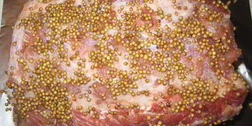 буженина фаршированная черносливом в фольге