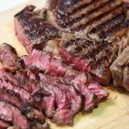 Рецепт Говядины с картофельным пюре, шпинатом и ягодным соусом