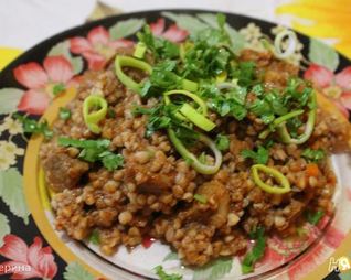 Говядина, тушеная с гречкой