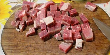 говядина, тушеная с гречкой