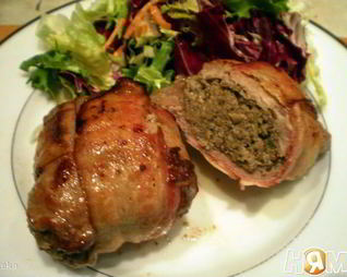 Говядина в беконе, фаршированная паштетом