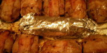 говядина в беконе, фаршированная паштетом