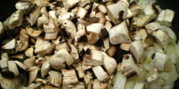 говядина в беконе, фаршированная паштетом