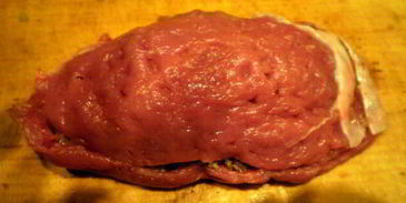 говядина в беконе, фаршированная паштетом