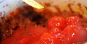 говядина в болонском соусе