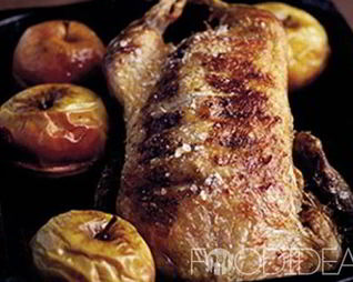 Хрустящая утка с печеными яблоками