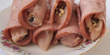 куриная грудка в ветчинной шубке