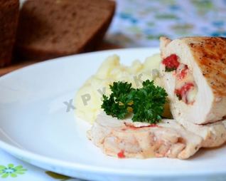 Куриное филе с помидорами, сыром в духовке