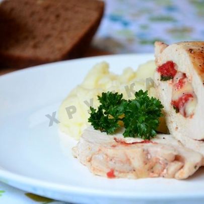 Куриное филе с помидорами, сыром в духовке