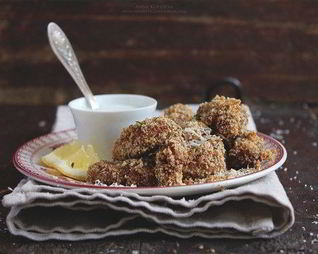 Куриные гужоны в сырно-ореховой корочке