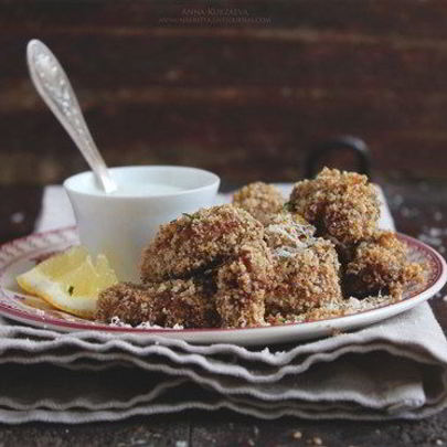 Куриные гужоны в сырно-ореховой корочке