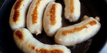 куриные колбаски с яблоками